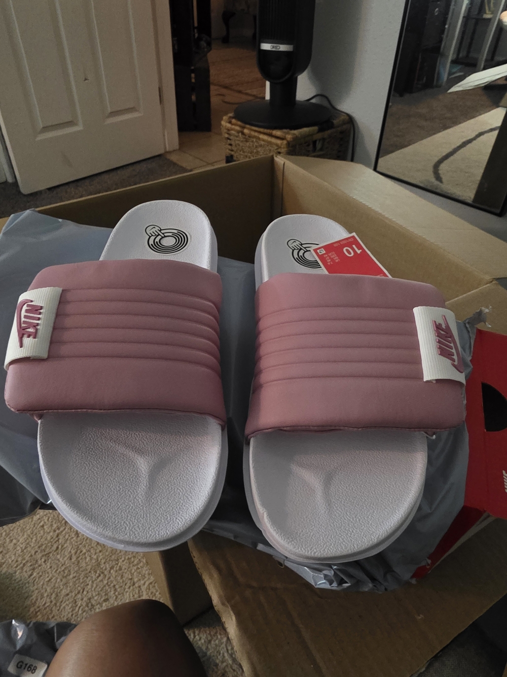 Nike Women’s 10 Pink Slide Sandals